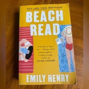 Beach Read by Emily Henry Paperback
